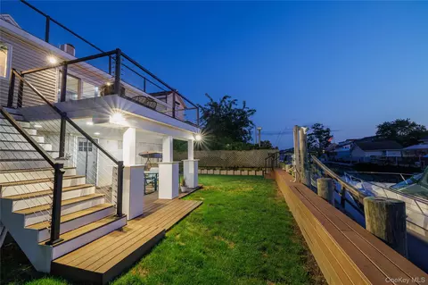 308 Bedell St, Freeport, NY 11520