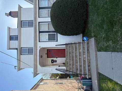 48 Clark St, Yonkers, NY 10704