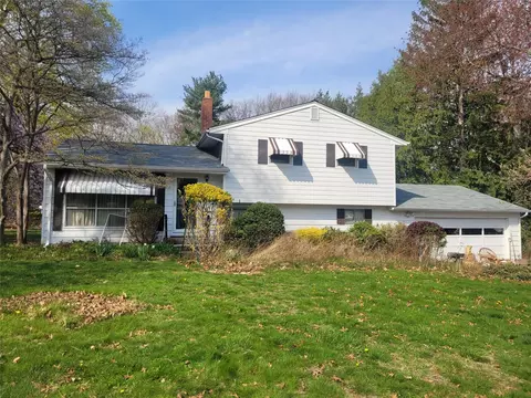 14 Kenwood Ln, Clarkstown, NY 10956