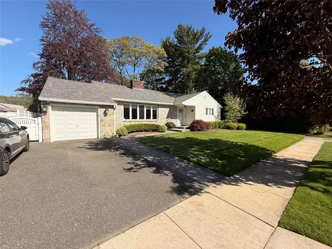 5 Windham Rd, Rockville Centre, NY 11570