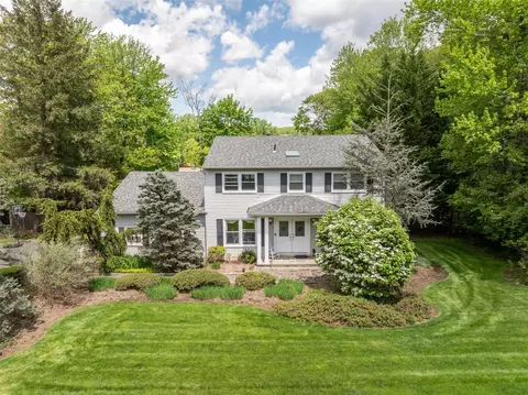 36 Windgate Dr, Clarkstown, NY 10956
