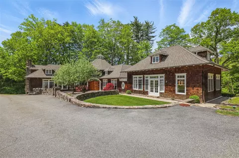 224 Chestnut Ridge Rd, Mount Kisco, NY 10549