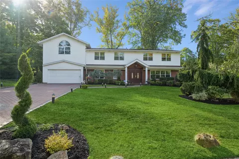 167 Hemlock Rd, North Hempstead, NY 11030