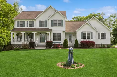 15 Evergreen Dr, Wappinger, NY 12590
