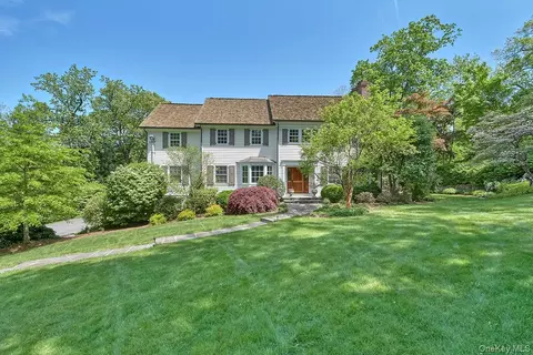 35 Overlook Dr, New Castle, NY 10514