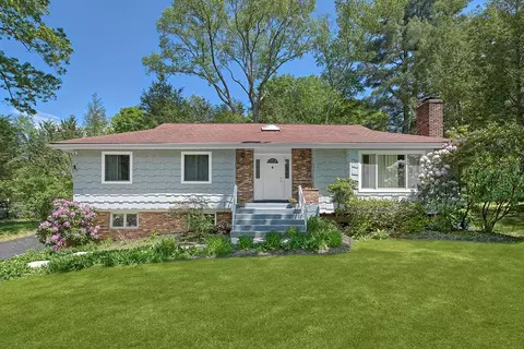 23 Pineview Rd, New Castle, NY 10549