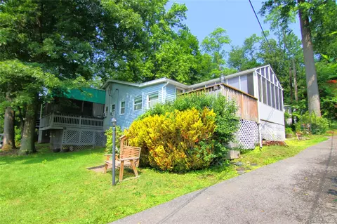 191 Sylvan Lake Rd #16, Beekman, NY 12533