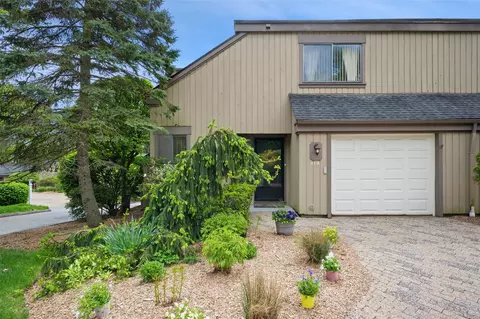 41 Heritage Hills Dr #A, Somers, NY 10589