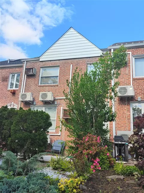141-49 72nd Cres, Flushing, NY 11367