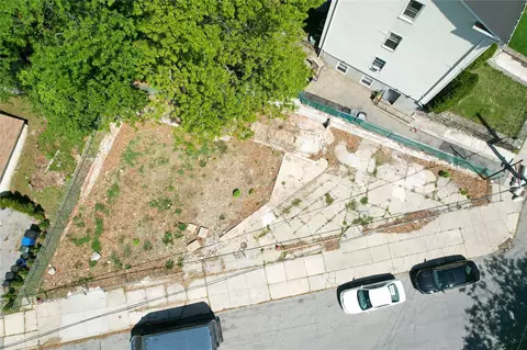 1 Lemke Pl, New Rochelle, NY 10801