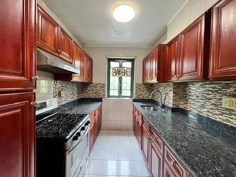 40 Metropolitan Oval #4G, Bronx, NY 10462