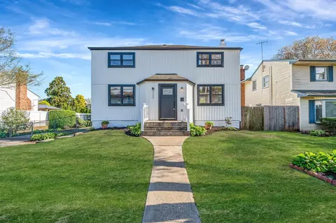 2546 Natta Blvd, Bellmore, NY 11710