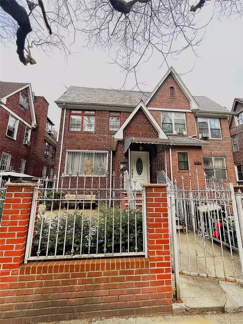 34-42 90 St, New York, NY 11372