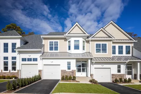 1239 Old Nichols Rd #44, Islandia, NY 11749