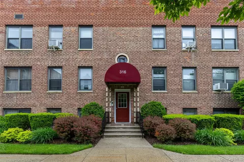 316 Richbell Rd #C2, Mamaroneck, NY 10543
