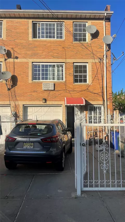 10615 155th St, Jamaica, NY 11433