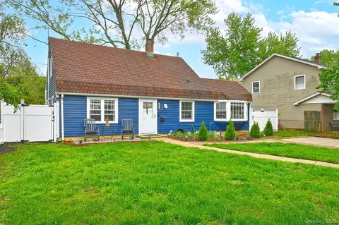 133 Spring Ln, Levittown, NY 11756