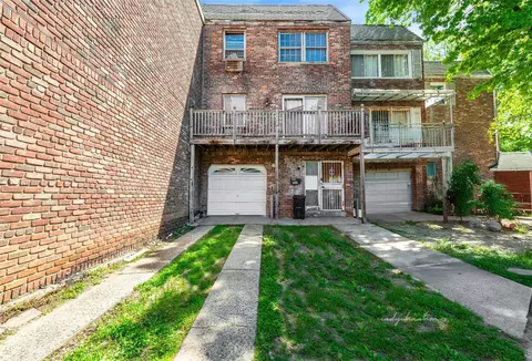 42-95 Crommelin St, Flushing, NY 11355