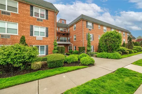 111 S Centre Ave #2LL, Rockville Centre, NY 11570