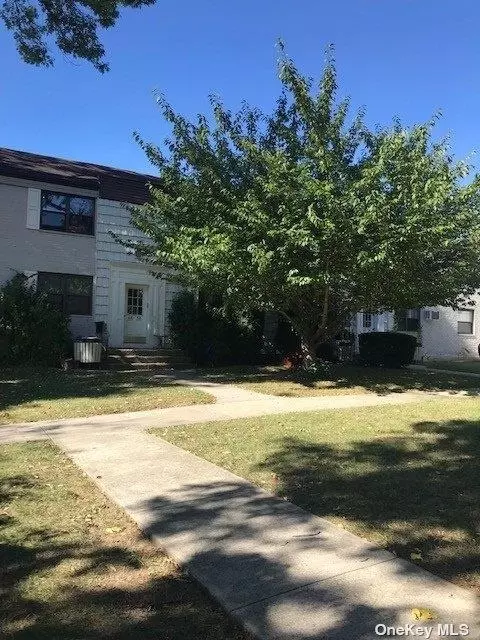 68-58 136 St #B, Flushing, NY 11367