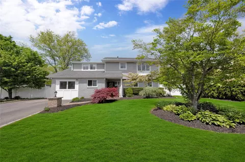 52 Glen Ln, Kings Park, NY 11754