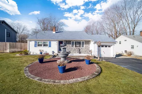9 Liss Rd, Wappinger, NY 12590