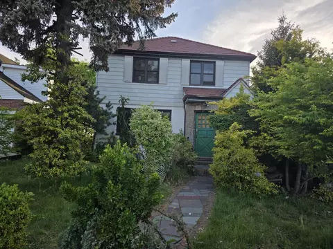 7662 174th St, New York, NY 11366