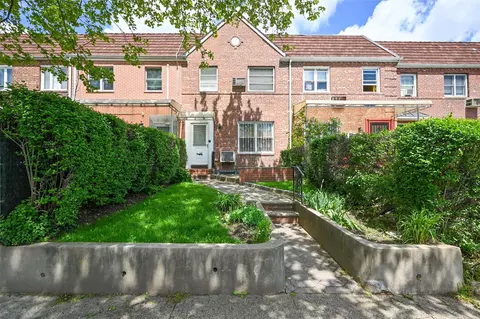 144-43 75 Ave, Flushing, NY 11367