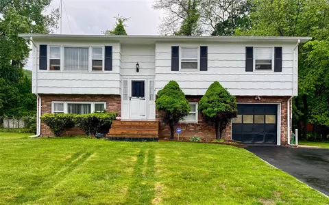 46 Picariello Dr, Haverstraw, NY 10927