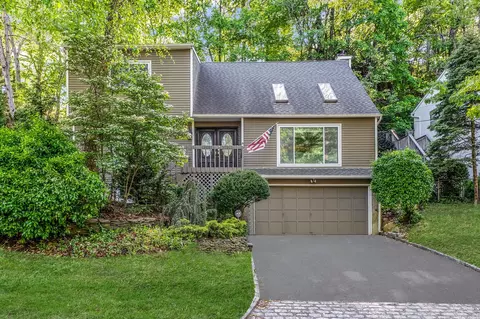 70 Sugar Toms Ln, East Norwich, NY 11732