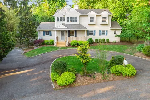 3 Hilltop Rd, Stony Brook, NY 11790