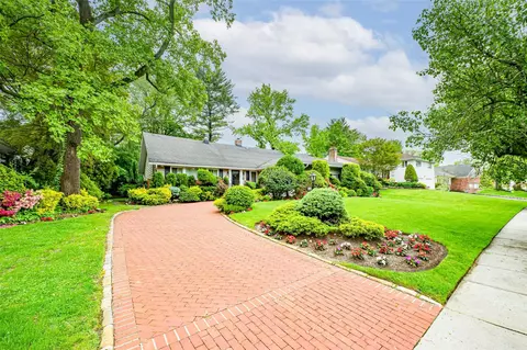 98 Shrub Hollow Rd, North Hempstead, NY 11576