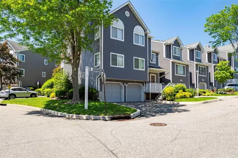 1 Mountain Ter, Clarkstown, NY 10954
