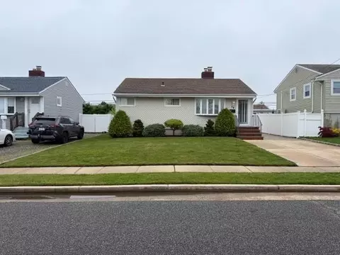 74 Tyler St, Freeport, NY 11520