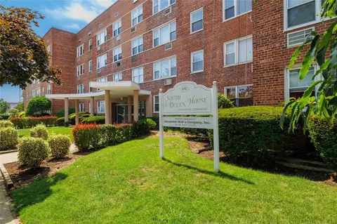 100 S Ocean Ave #2E, Freeport, NY 11520