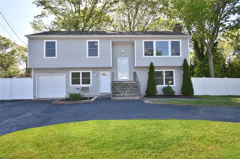 90 Dorchester Rd, Lake Ronkonkoma, NY 11779