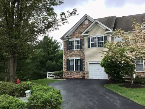 8 Case Ct #8, Monroe, NY 10950