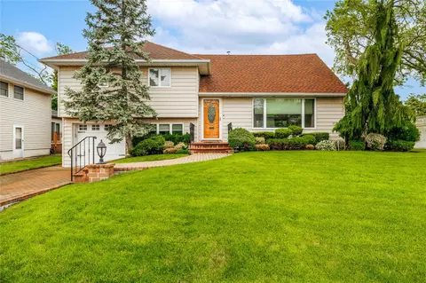 168 W Henrietta Ave, Oceanside, NY 11572