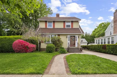 33-74 161st St, Flushing, NY 11358