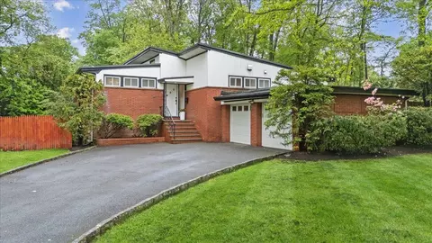 105 Highland Rd, Greenburgh, NY 10583