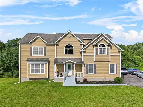 8 Tanyas Ct, Monroe, NY 10950