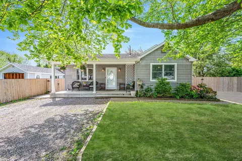 1013 10th St, West Babylon, NY 11704