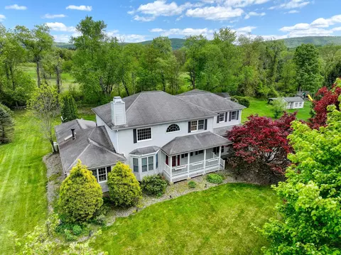 124 Woodcrest Dr, East Fishkill, NY 12533