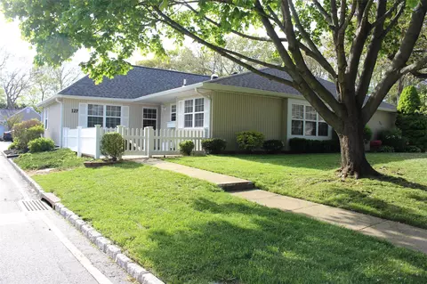127 Revere Dr, Sayville, NY 11782