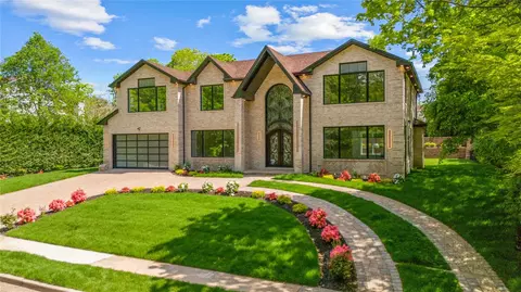 46 Snapdragon Ln, North Hempstead, NY 11577