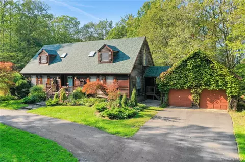 4 Mountain View Dr, Rochester, NY 12446