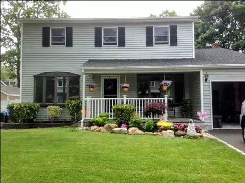 192 Elin St, Holbrook, NY 11741