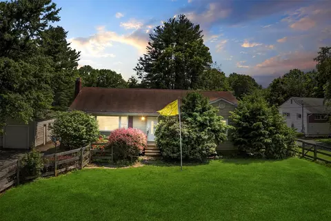 120 Crum Elbow Rd, Hyde Park, NY 12538