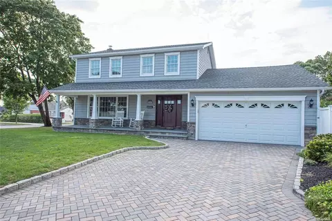 184 Dorothy Rd, West Islip, NY 11795
