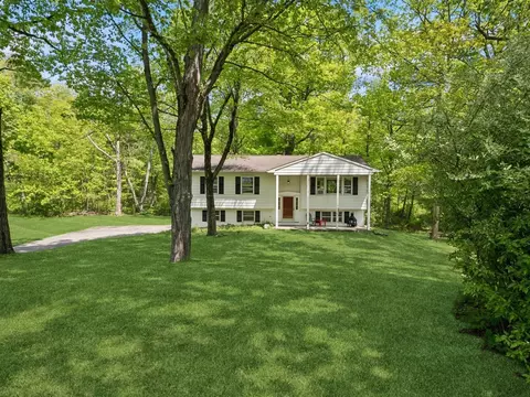 26 Woodland Cir, Hyde Park, NY 12538